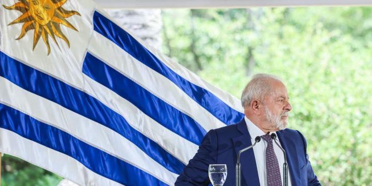 No Uruguai, Lula defende acordo entre China e Mercosul