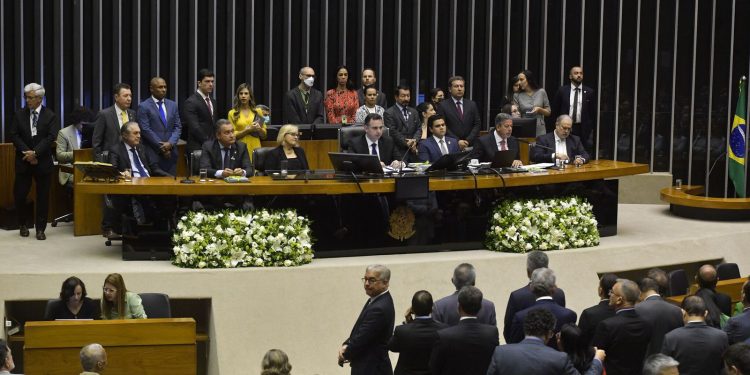 Congresso abre ano legislativo com discursos em defesa da democracia