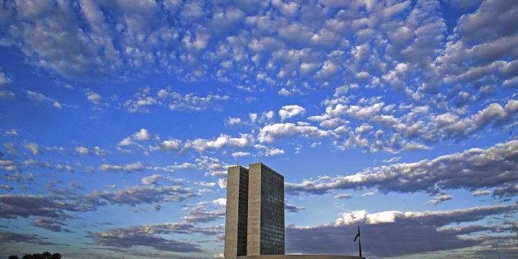 Congresso empossa hoje 513 deputados e 27 senadores