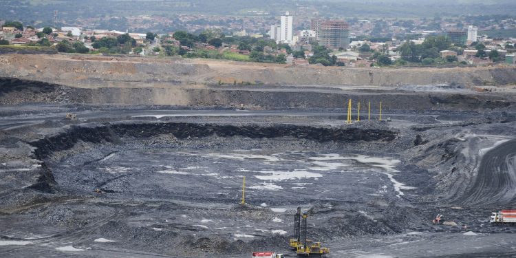 Mineradoras registram queda em 2022 e pedem rigor com garimpo ilegal