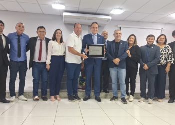 Ilhota: Sessão solene reconhece servidores aposentados e concede Título de Cidadão Honorário a Carlos Humberto