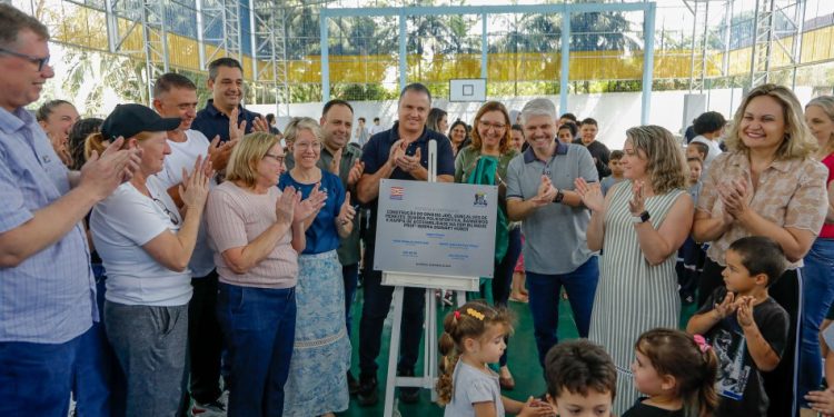 Prefeitura entrega nova estrutura de esporte e lazer na EBMB Profª Norma Dignart Huber
