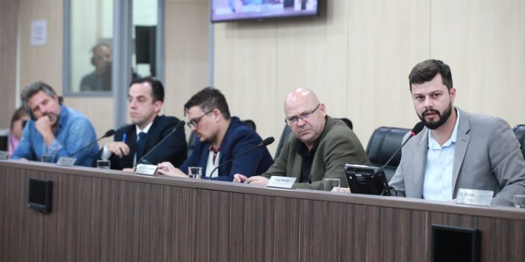 Consultoria detalha revisão tarifária do esgoto em reunião da CPI nesta quinta