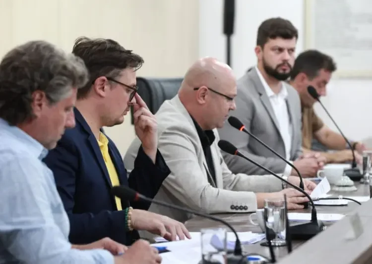 Blumenau: Vereadores aprovam relatório da CPI e caso vai parar no Ministério Público