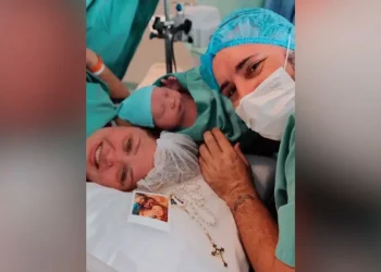 Pais de vítima de ataque a creche em Blumenau celebram chegada de novo filho