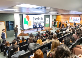 Estudantes participam de bate-papo com presidentes da Alesc e da Escola do Legislativo