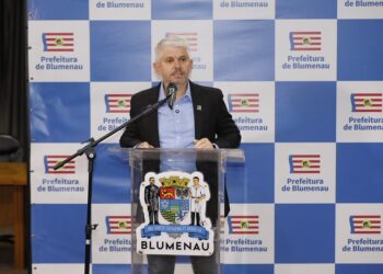 Prefeitura de Blumenau encerra contratos com empresa investigada pelo Gaeco e anuncia novo modelo para limpeza e controle de acesso nas escolas
