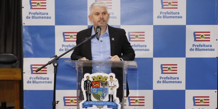 Prefeitura de Blumenau encerra contratos com empresa investigada pelo Gaeco e anuncia novo modelo para limpeza e controle de acesso nas escolas