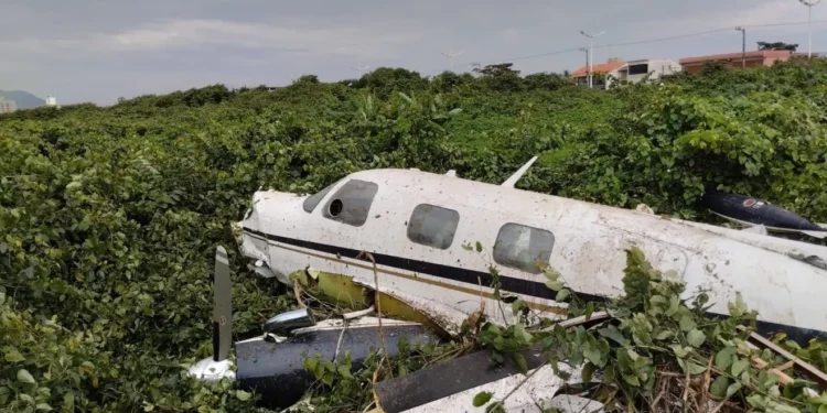 Avião de pequeno porte cai e deixa duas pessoas em estado grave em SC