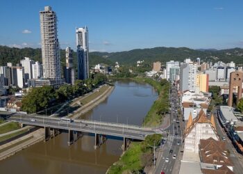 Mais de 3 mil novas vagas de empregos já foram criadas em Blumenau neste ano