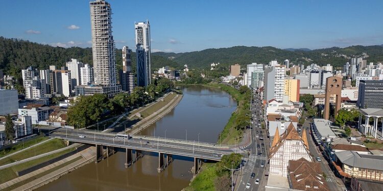 Mais de 3 mil novas vagas de empregos já foram criadas em Blumenau neste ano