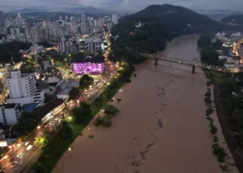 Defesa Civil prevê enchentes em SC e coloca Blumenau em alerta por conta do Rio Itajaí-Açu